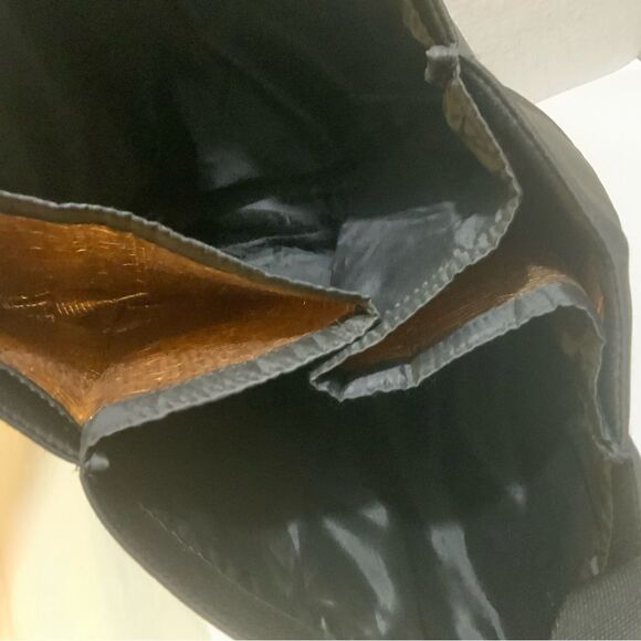 NWOT Victoria’s Secret insulated tote bag. - Picture 4 of 9